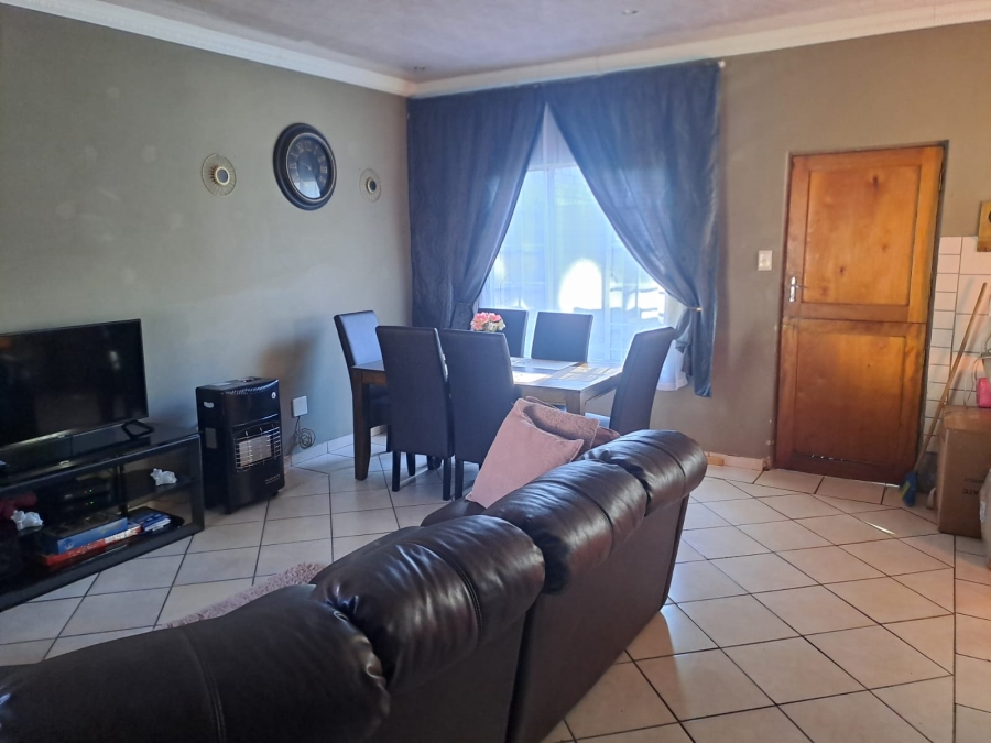 2 Bedroom Property for Sale in Oos Einde North West